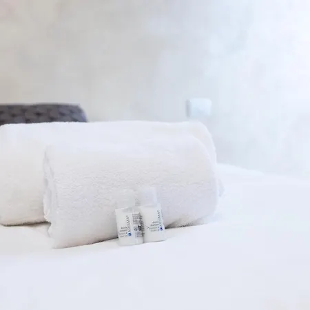 Apartment Attico, 1 Gbps Wifi, Ac, Duomo 20 Min Mailand