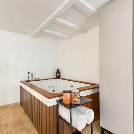 Elisabeth S Loft * ميلان