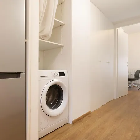 アパート Prestige House - 2 Min Metro Isola & Garibaldi ミラノ