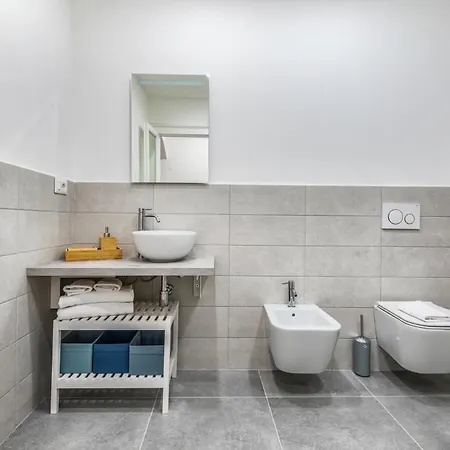 Daire 3 Bedroom Porta Venezia *