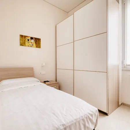 Hostmate - - Viale Corsica - 15 Min From Duomo Milano