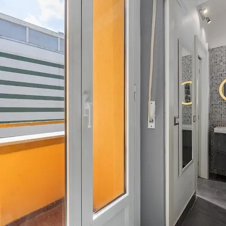 2 Min To Tram And Bus - 5min To Mxp Shuttle - Air Conditioning - Balcony