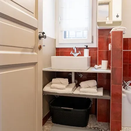 Host4u , O Host Nolo Cozy Loft In
