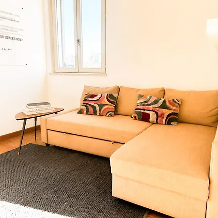 Brera Elegant 5th Floor Flat With Balcony Apartment