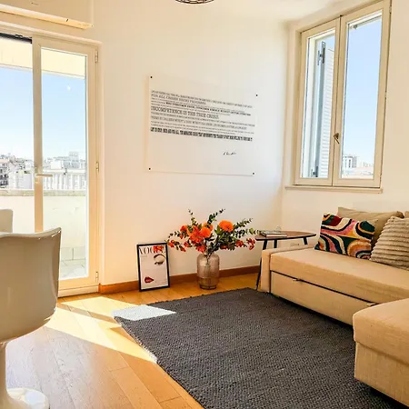 Brera Elegant 5th Floor Flat With Balcony *