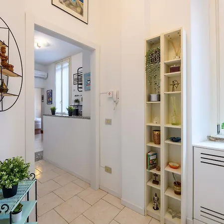 Apartment Garibaldi, 81 - Brera Base *