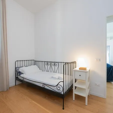 M2 Stylish Within Walking Distance Of The Navigli District Apartment Milan