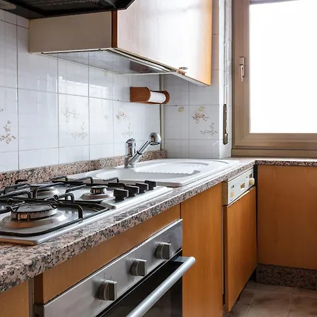 Bilocale Con Balcone E 5 Posti Letto Vicino Metro *