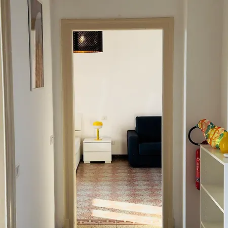 Apartment Yellow Metro M4