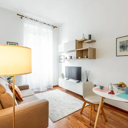 Luxury, Modern & Charming Near Station Lejlighed Milano