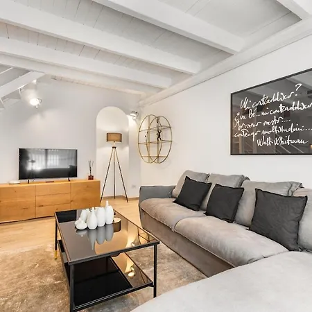 Elisabeth S Loft ميلان