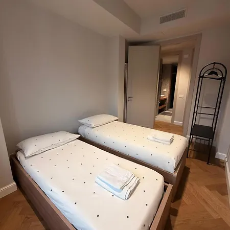 Apartment Gae Aulenti Exclusive Suite, 3 Bedrooms, 3 Bathrooms 130 Sqm *