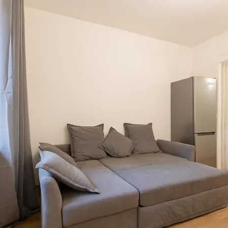 Prestige House - 2 Min Metro Isola & Garibaldi ミラノ
