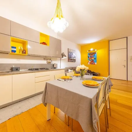 Elegant And Spacious 2bdr, 5 Min Station Milan