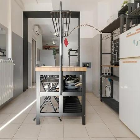 Guesthost - Modern Loft X4 Navigli *