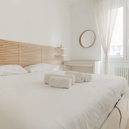 Guesthost - Cozy Balcony Flat Close To Navigli * מילאנו