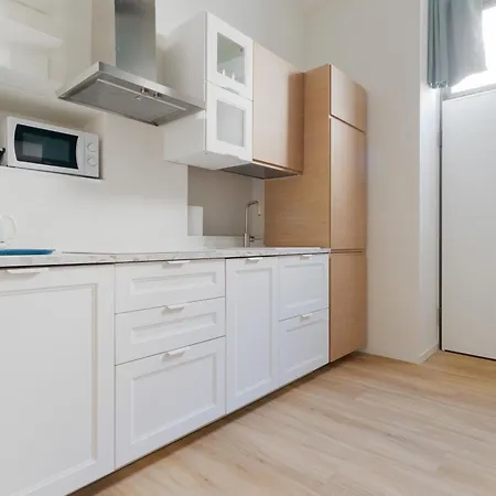 Apartment Guesthost - Comfy Near Station Mailand