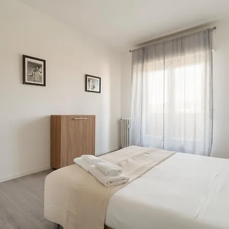 Guesthost - Comfy Balcony Navigli Daire