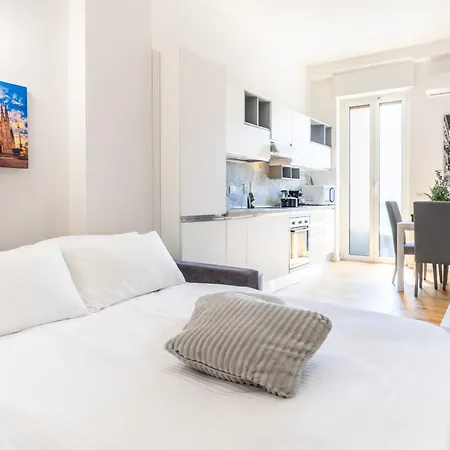 Duomo-navigli 8 Min Walk - With Terrace Appartamento Milano