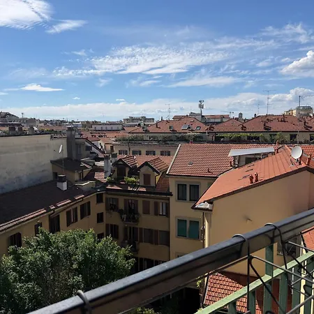 Spectacular View Of The Rooftops Of - Ideal For Long Weekends And Weekly *
