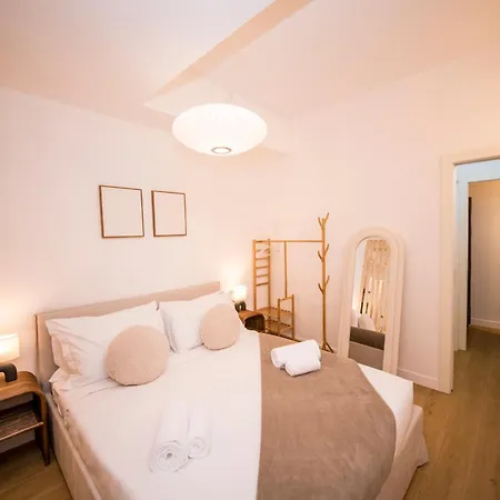 Mahon 1br Superior - Quiet, Near Tram, Metro, Duomo, Station Apartment