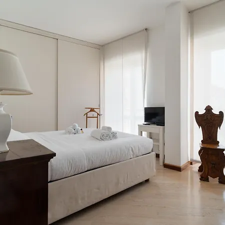 Apartment Moscova -turati Splendido Trilocale