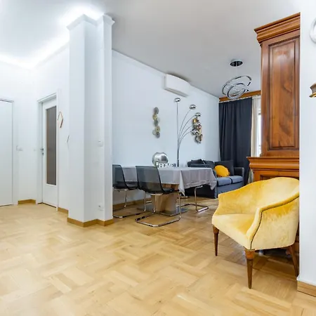 Enchanting Navigli Base *