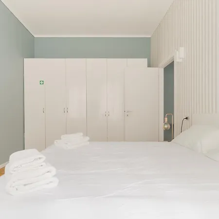 Apartment Guesthost - Chic Flat Steps From Duomo *