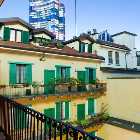 Spacious & Comfortable Apt, Near Station Apartment Mailand