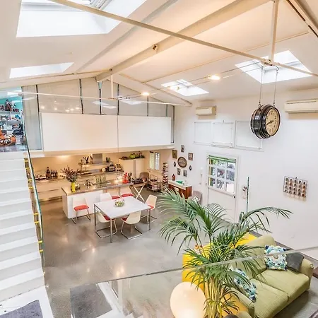 Stunning Loft With Private Court - Navigli District Apartamento
