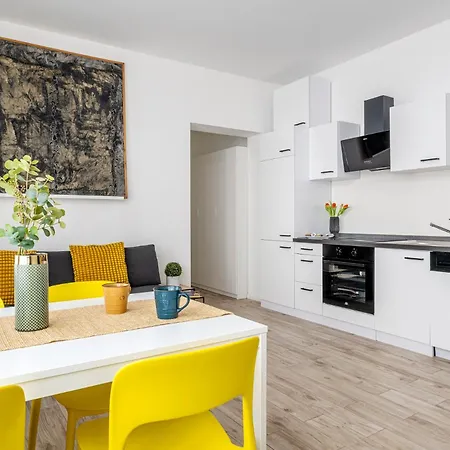 Spacious Modern Family Apartment Near Metro Apartamento Milão