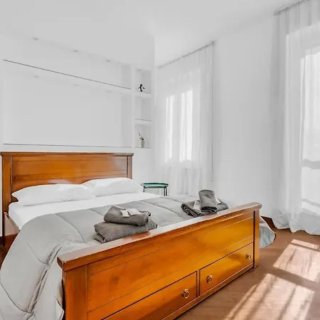 Ponse26 Large Terrace Apartment,