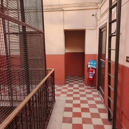 Apartamento Modern Duomo - Ac, Fast Wi-fi & Self Check In And Subway M1 And M2 In 5 Mins