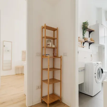Guesthost - Cozy Balcony Flat Close To Navigli *