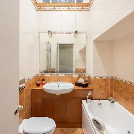 Large Comfort 6 Persons Close Downtown