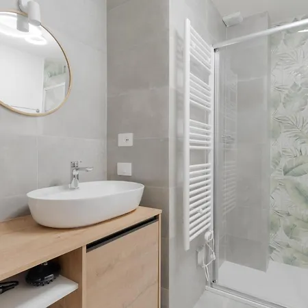 Apartment Guesthost - Comfy Near Station *