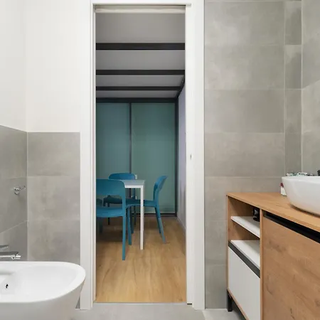 Guesthost - Comfy Near Station Apartment