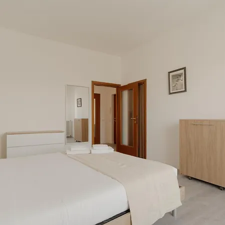 Apartamento Guesthost - Comfy Balcony Navigli *