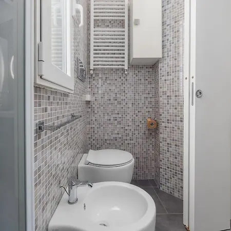 2 Min To Tram And Bus - 5min To Mxp Shuttle - Air Conditioning - Balcony * ميلان