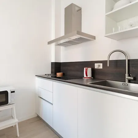 Guesthost - Comfy Near Porta Romana