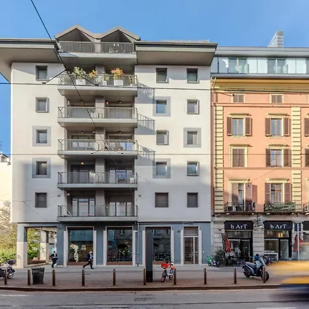 Charming With Balcony Porta Nuova Area アパート