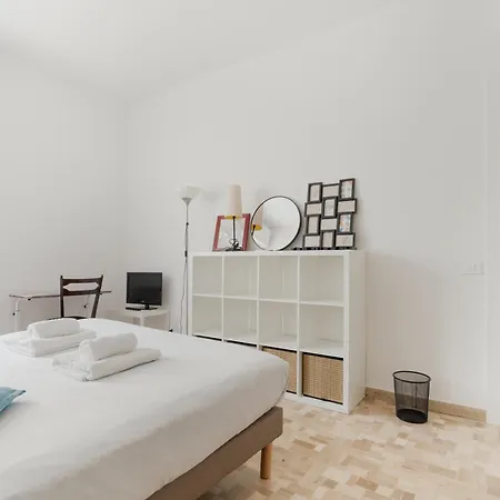 Apartment Guesthost - Atelier Rubens De Angeli X4