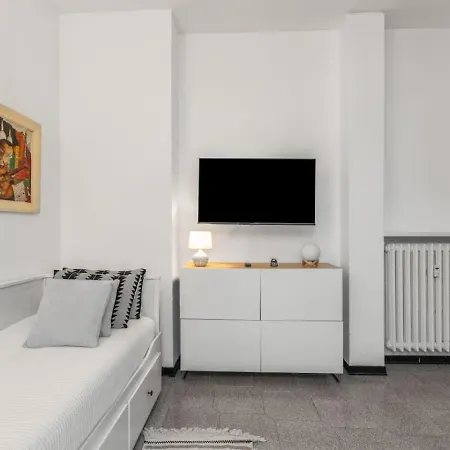 Apartamento Charming Attic With Terrace - Wi-fi Netflix Milão
