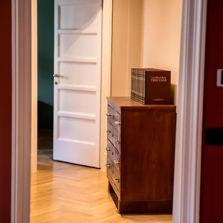 Apartment Copernico 40s Design -