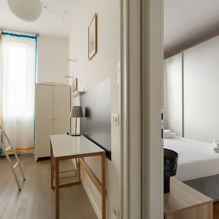 Guesthost - Cenisio Lovely Flat Милан
