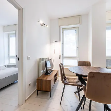 Apartment Bright Near Metro Tolstoj - Easy Centre And Linate Access Mailand