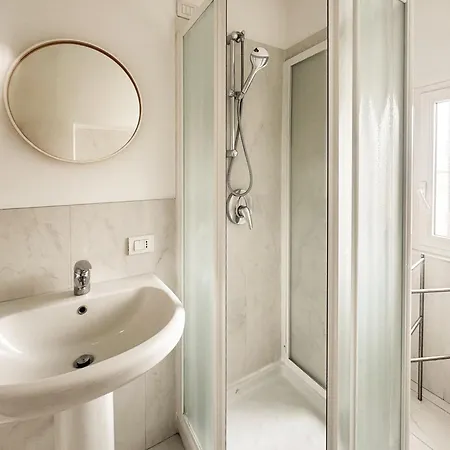 Brera Elegant 5th Floor Flat With Balcony Apartment