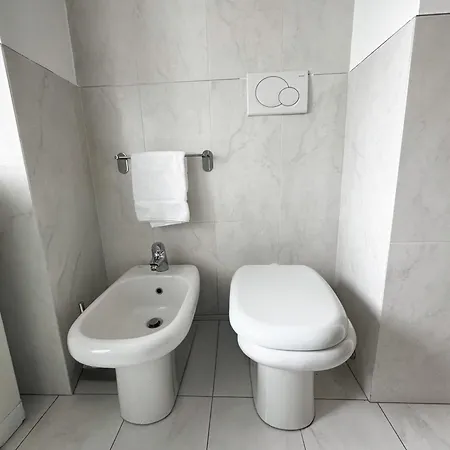 Brera Elegant 5th Floor Flat With Balcony Mailand