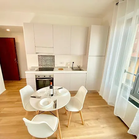 Fontanili- Near Downtown 20 People Apartment *