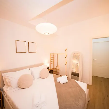 شقة Mahon 1br Superior - Quiet, Near Tram, Metro, Duomo, Station